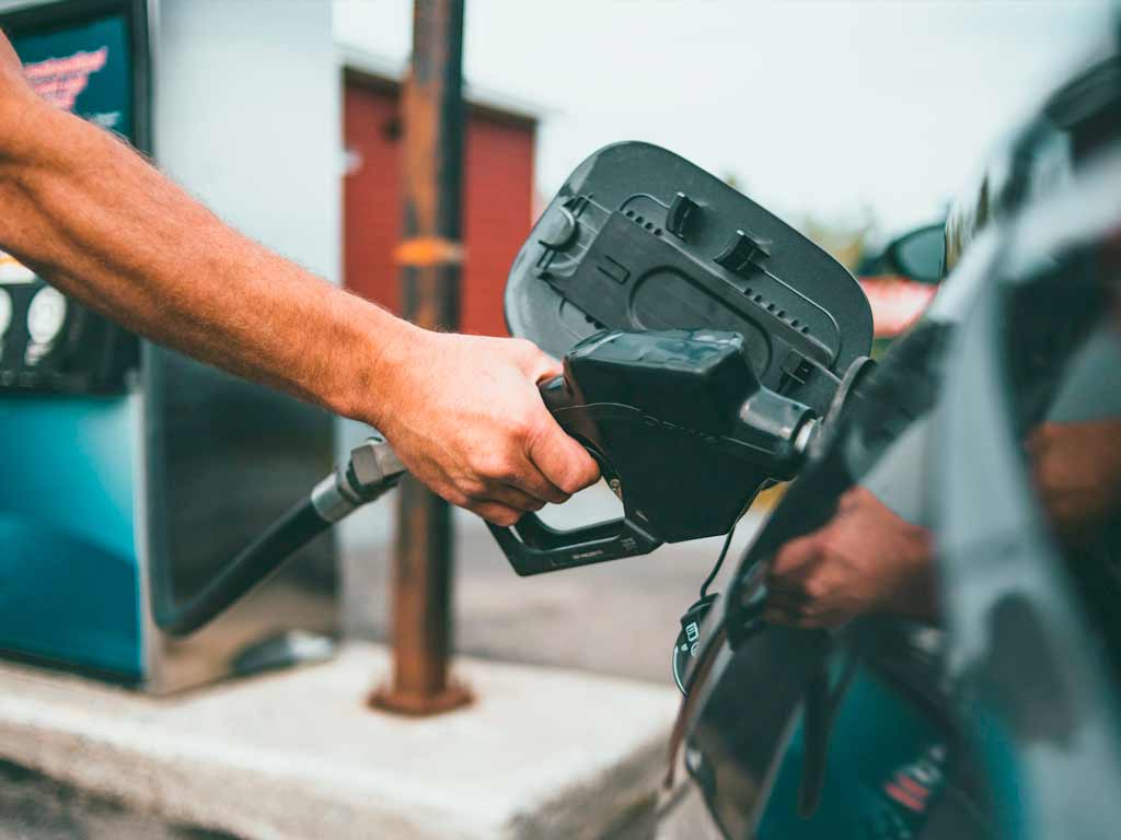 ¿Cuál es el mejor día para echar gasolina? Guía para ahorrar en carburante