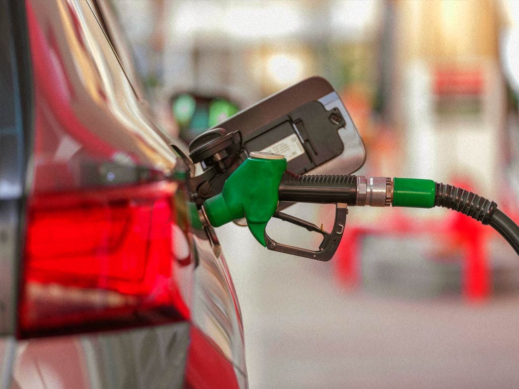 ⛽ El error al repostar que te hace perder dinero (y puede dañar tu coche)