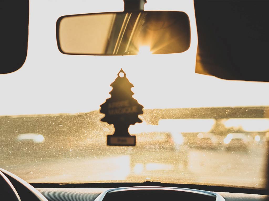 🚨 ¿Multa por un ambientador en el retrovisor?