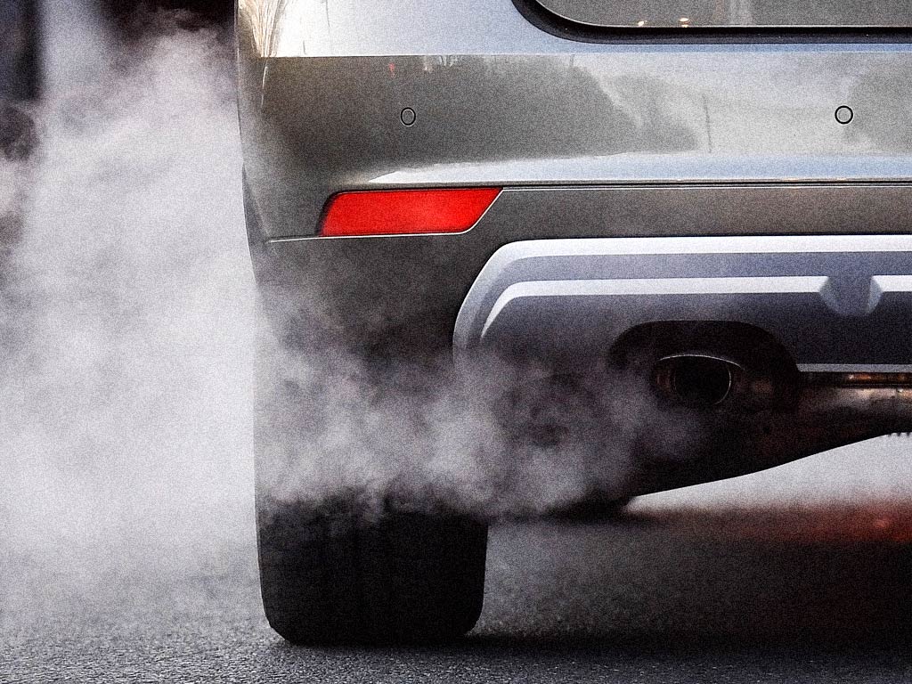 🚗💨 Humo blanco, azul o negro: qué le pasa a tu coche 👀