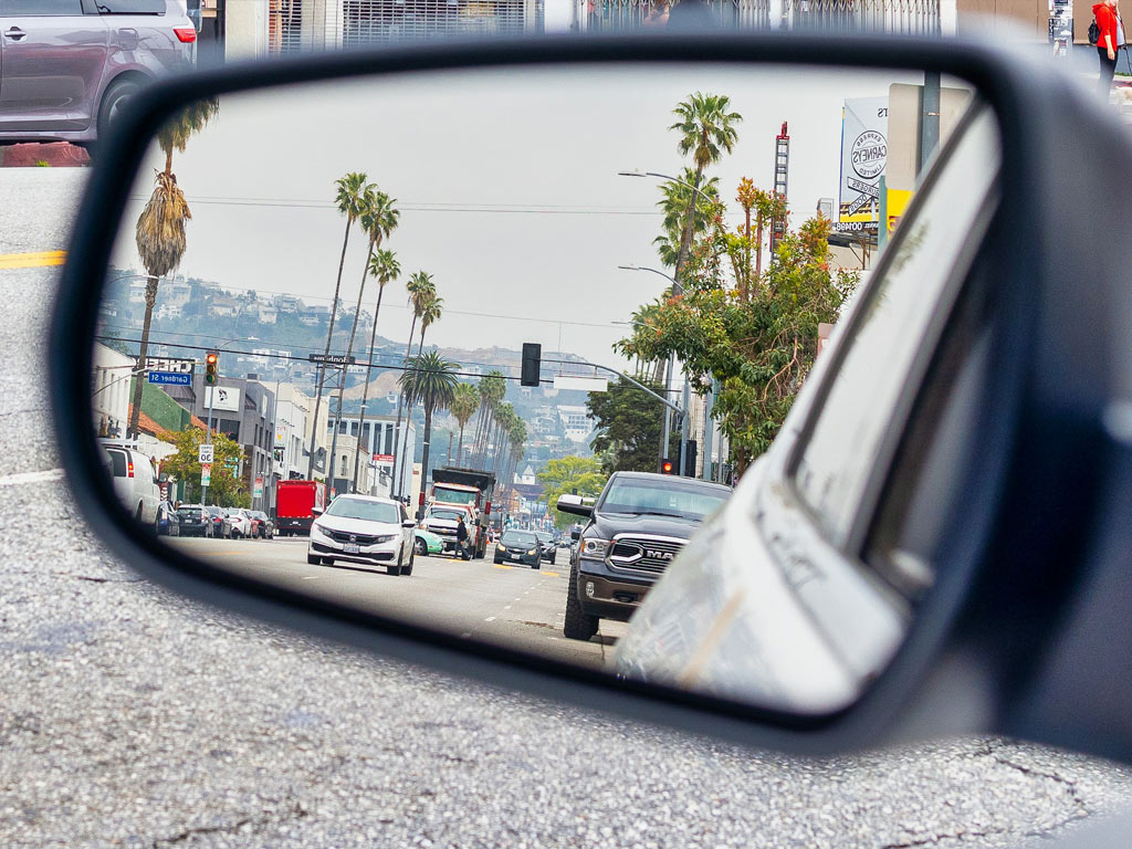 🚗 Cómo evitar los ángulos muertos de los retrovisores