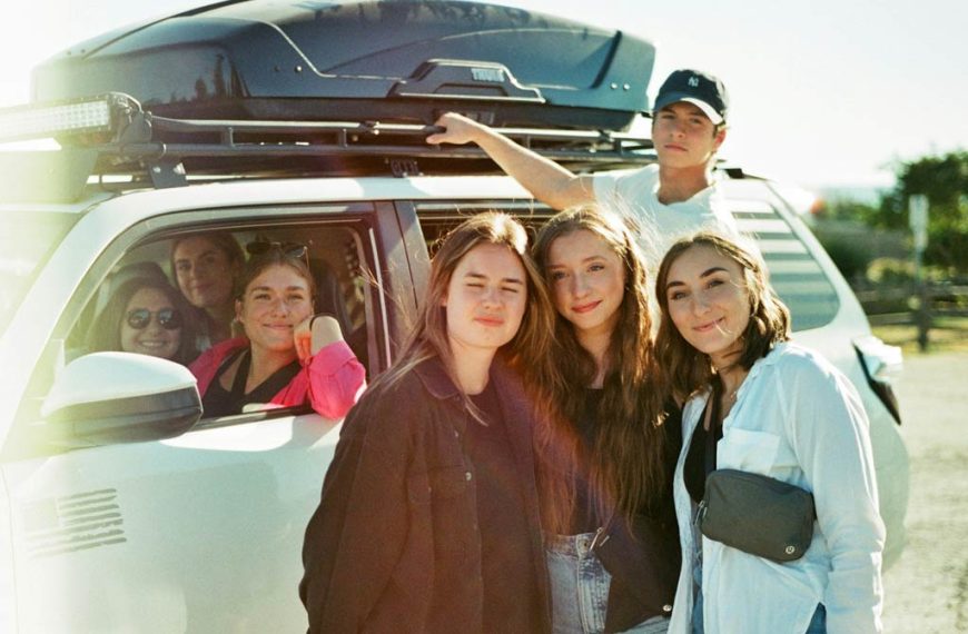 revisión del coche antes de un viaje largo